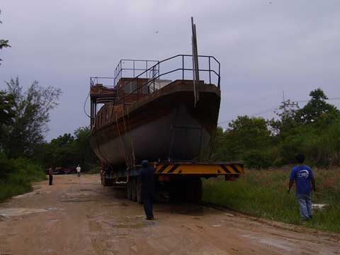 Transport of a wooden boat to repair